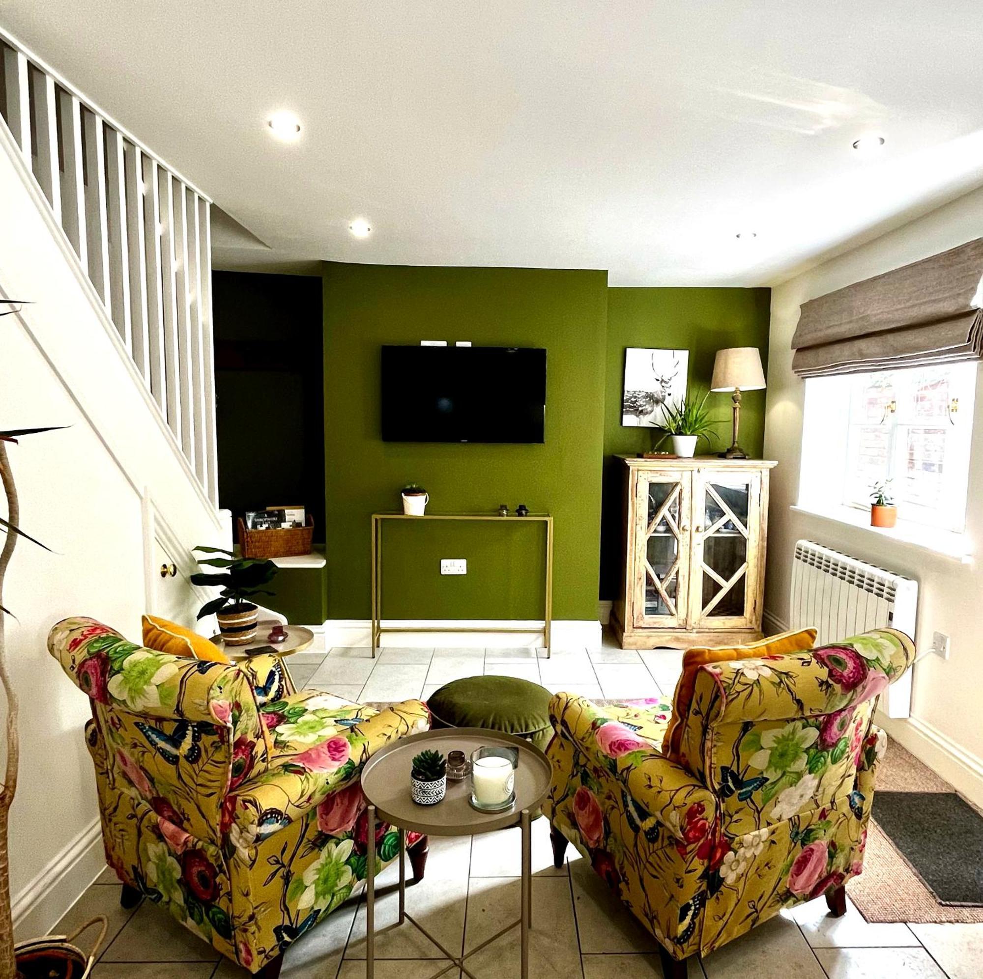 Flower Cottage By Ludlow Castle With Onsite Parking Экстерьер фото