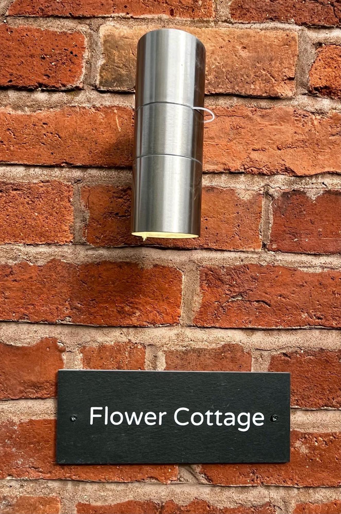 Flower Cottage By Ludlow Castle With Onsite Parking Экстерьер фото