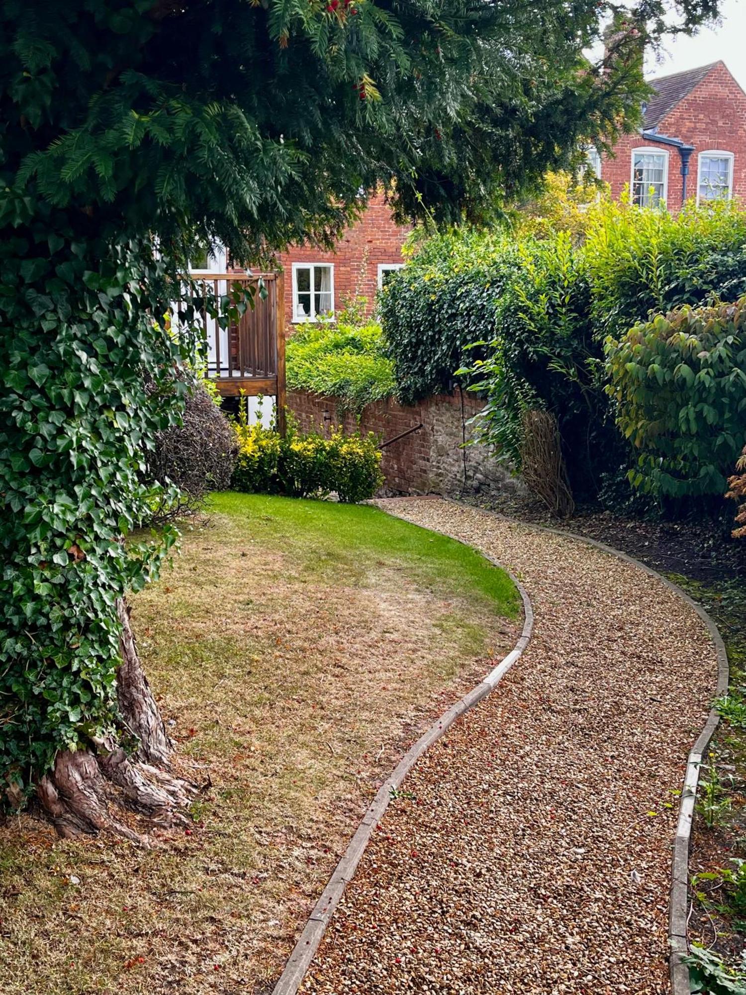 Flower Cottage By Ludlow Castle With Onsite Parking Экстерьер фото