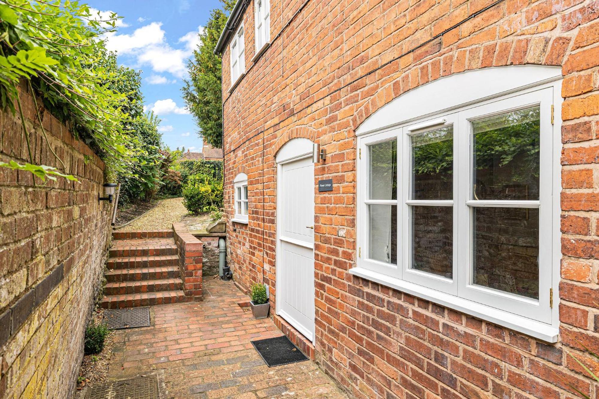 Flower Cottage By Ludlow Castle With Onsite Parking Экстерьер фото